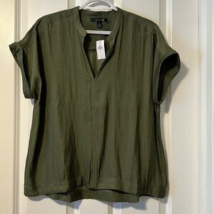 Banana Republic green short sleeved blouse